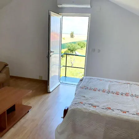 Lejlighed Studio In With Wonderful Mountain View Shared Pool Enclosed Garden 7 Km From The Beach