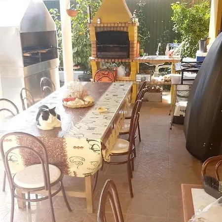 Studio In With Wonderful Mountain View Shared Pool Enclosed Garden 7 Km From The Beach Lejlighed