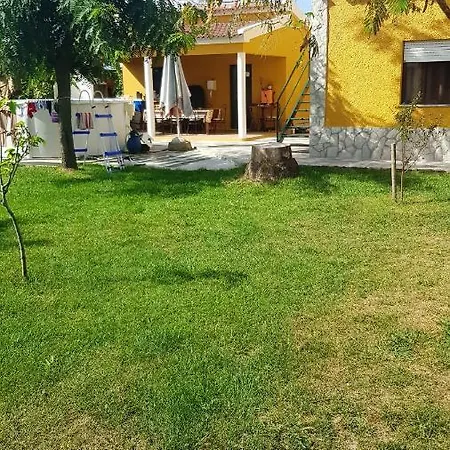 Studio In With Wonderful Mountain View Shared Pool Enclosed Garden 7 Km From The Beach Lejlighed